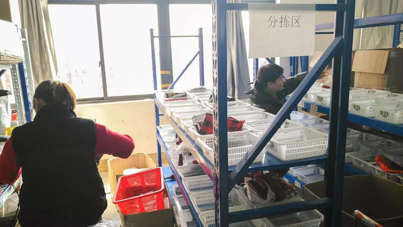 向老外出口圣誕用品，浙江義烏商人年銷數(shù)千萬